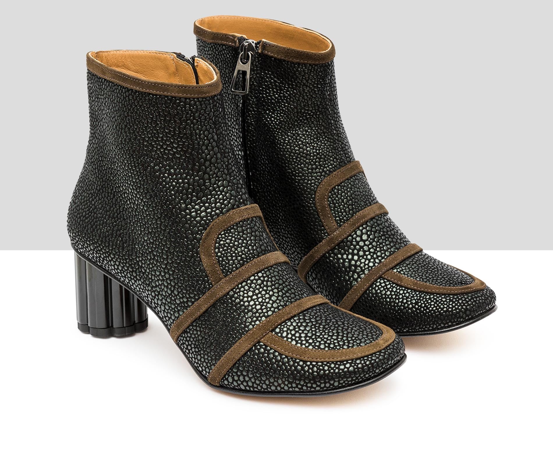 Botín de mujer en piel con tacón medio. Isley