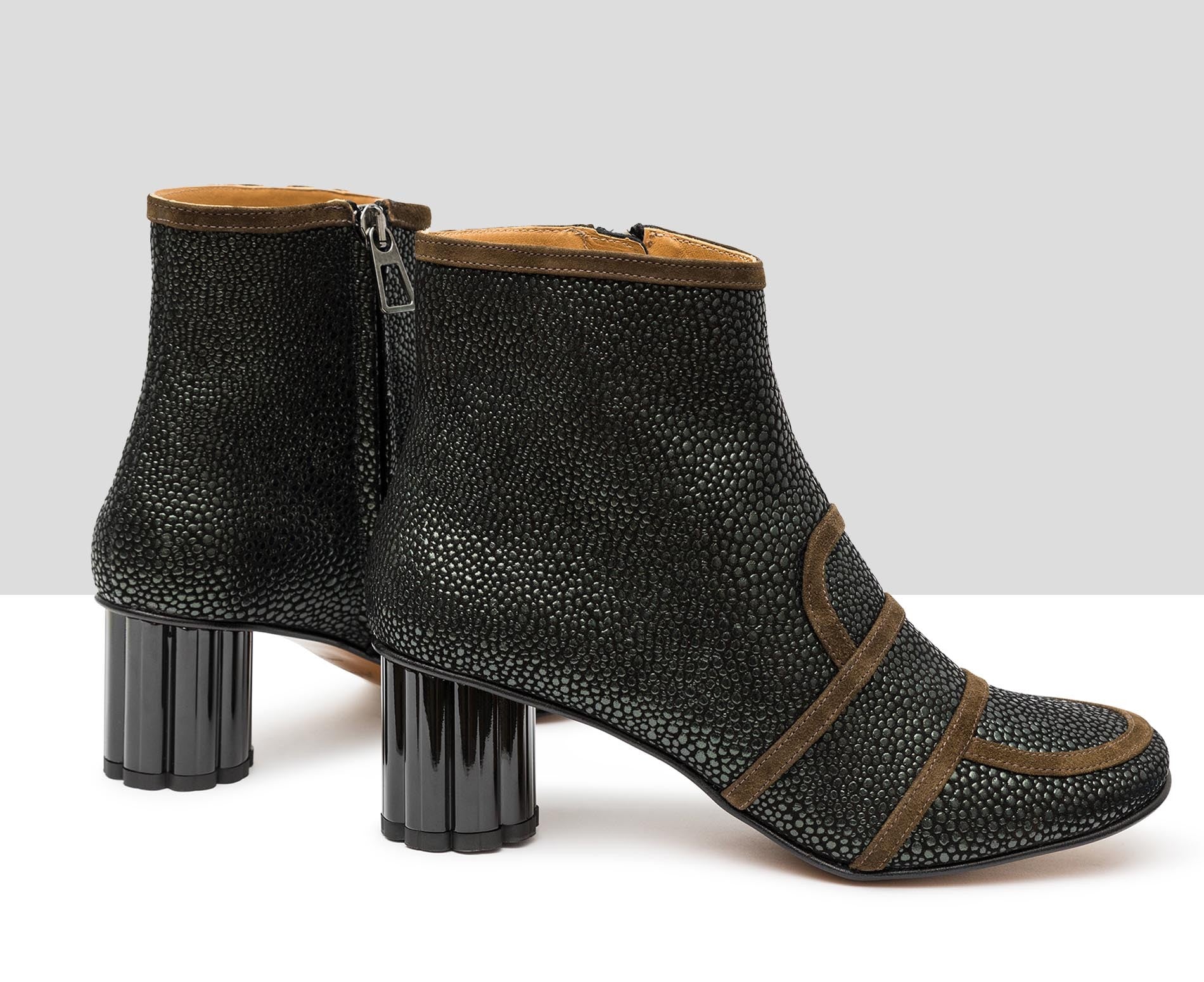 Botín de mujer en piel con tacón medio. Isley