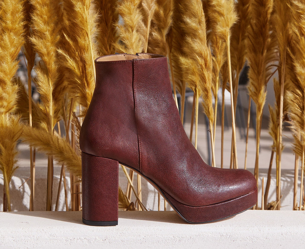 Botín de mujer en piel con tacón alto. Idona