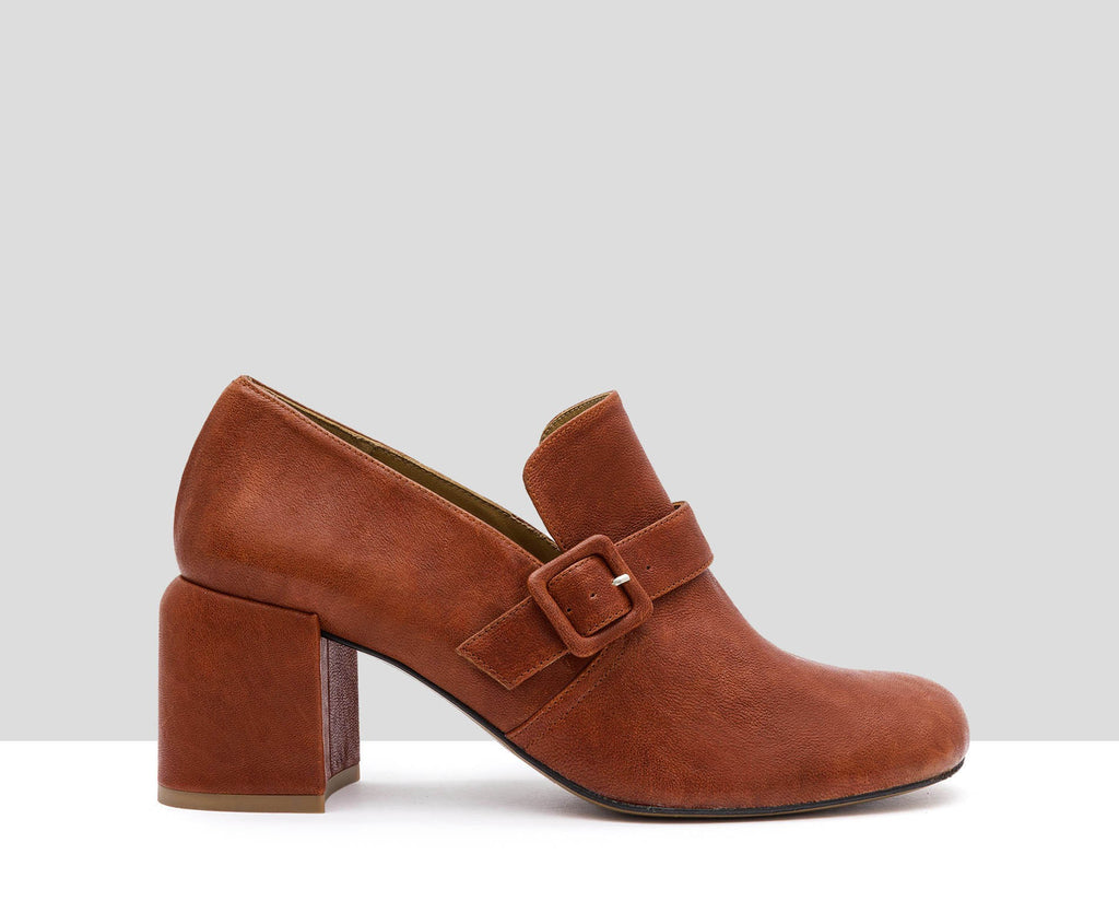 Scarpa da donna in pelle con tacco medio. Idaira