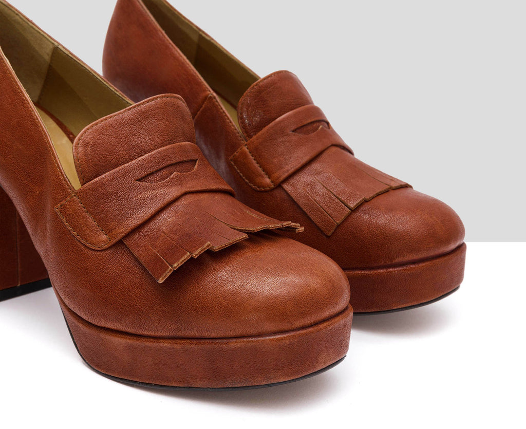 Scarpa da donna in pelle con tacco alto. Isla