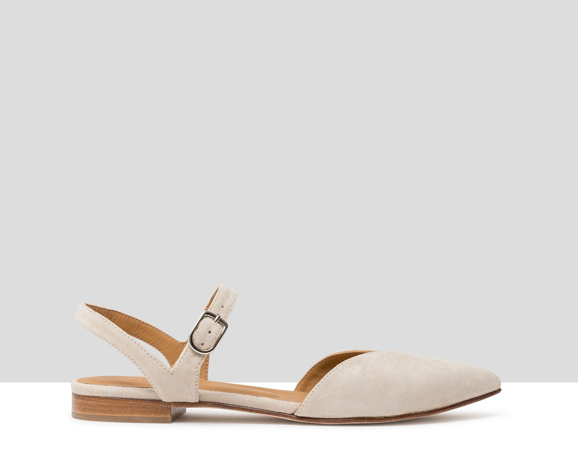 Zapato de mujer en piel con tacón bajo. Judy