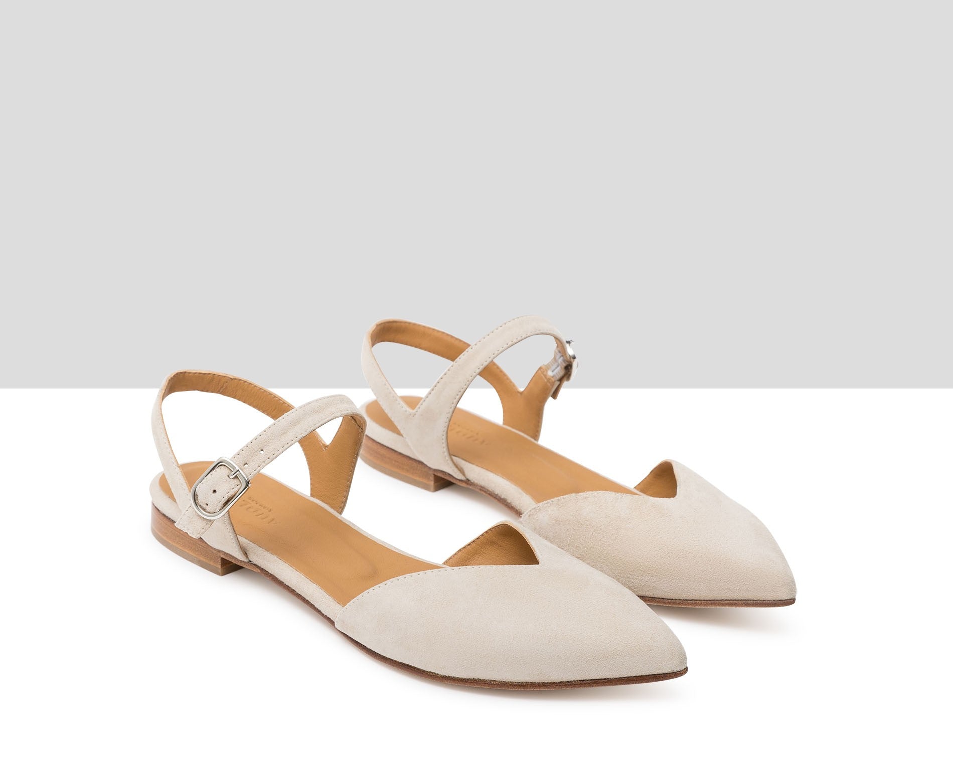 Zapato de mujer en piel con tacón bajo. Judy