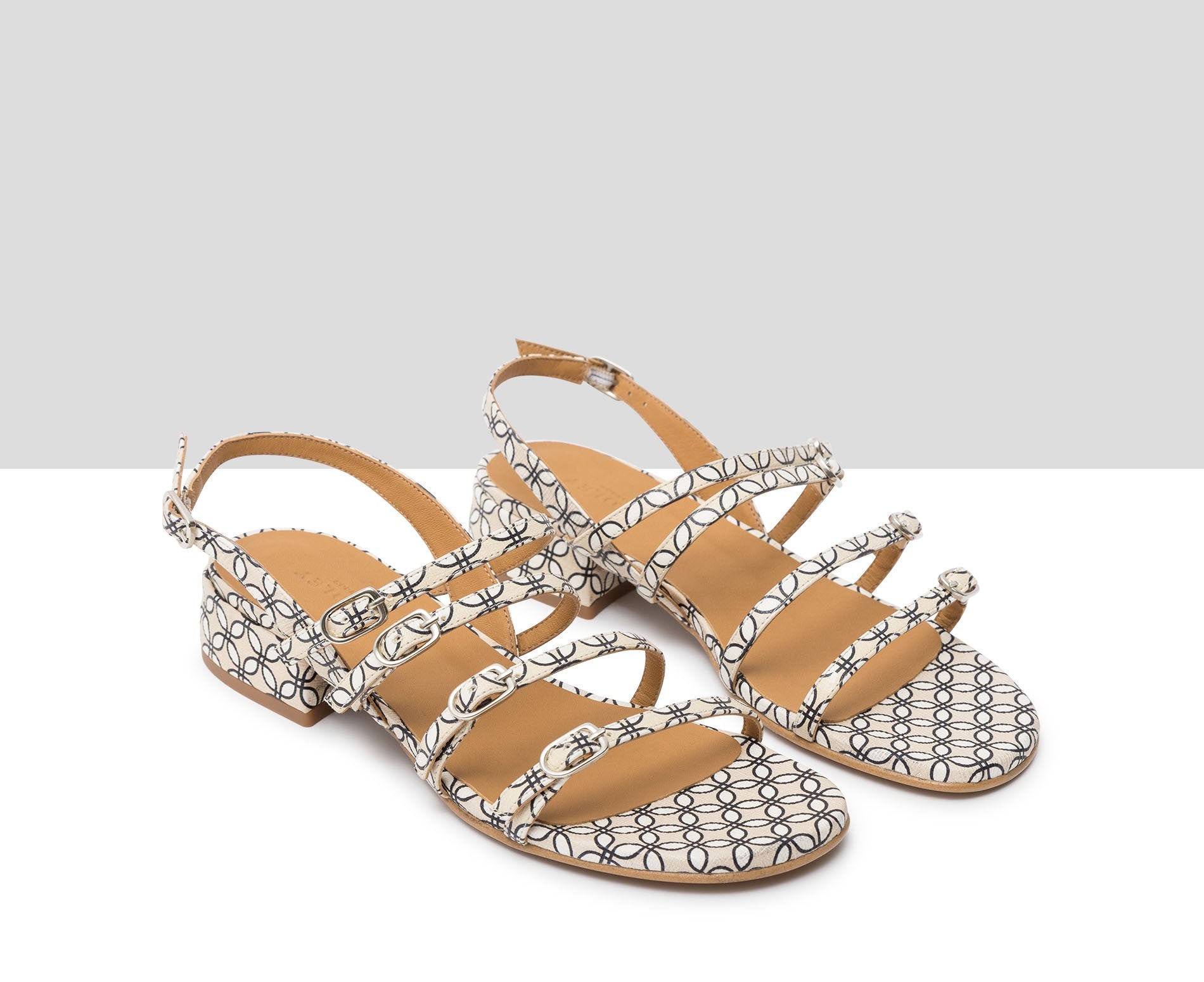 Sandalo da donna in pelle con tacco basso. Janet