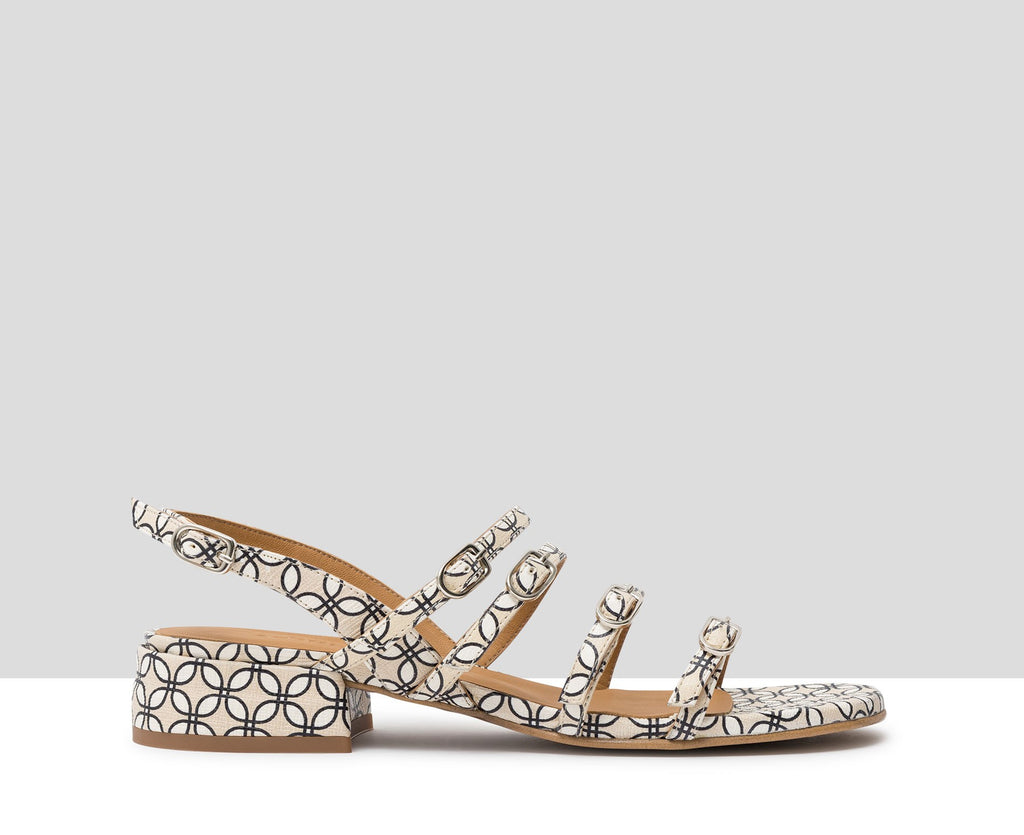 Sandalia de mujer en piel con tacón bajo. Janet