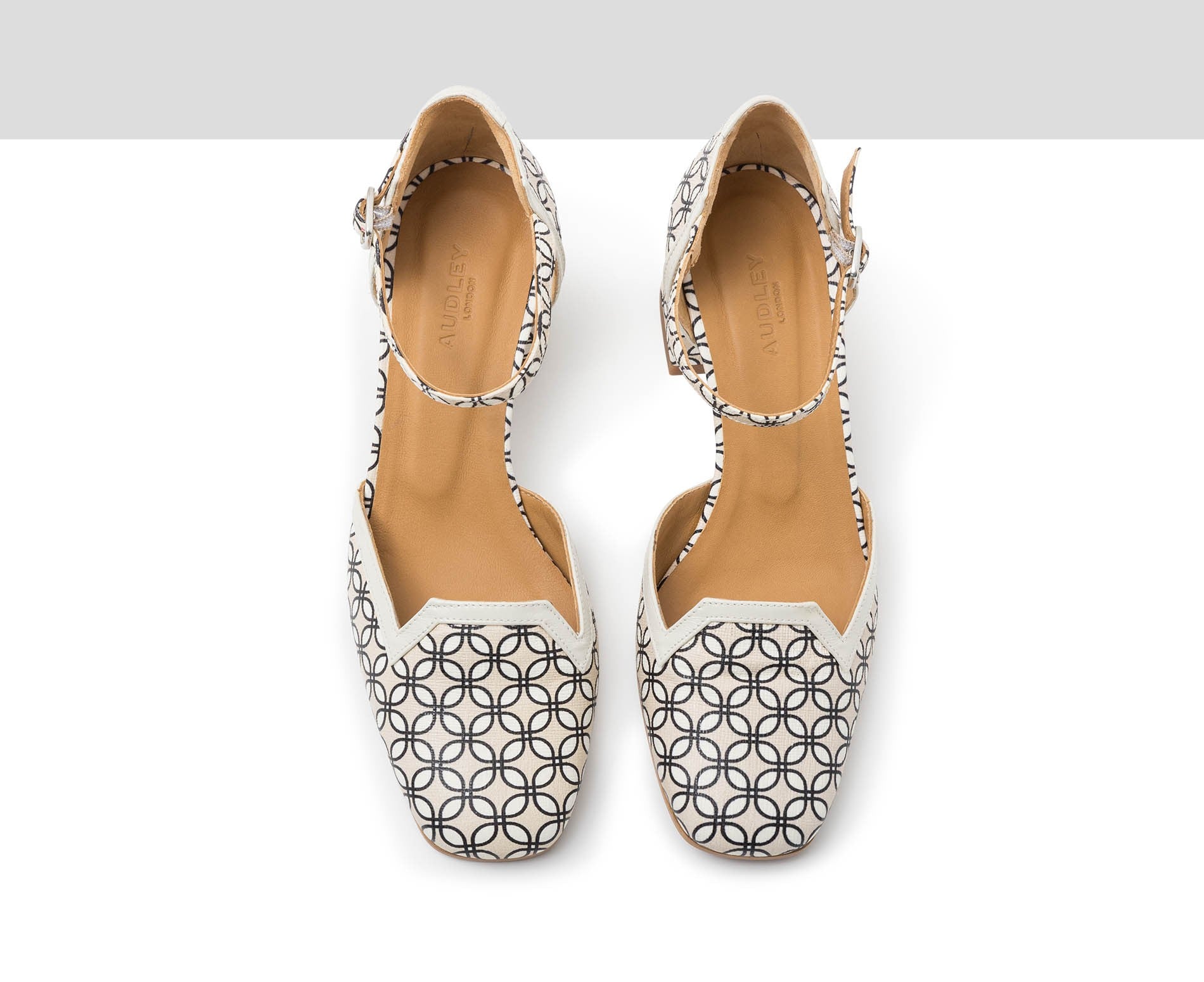 Zapato de mujer en piel con tacón medio. Janita