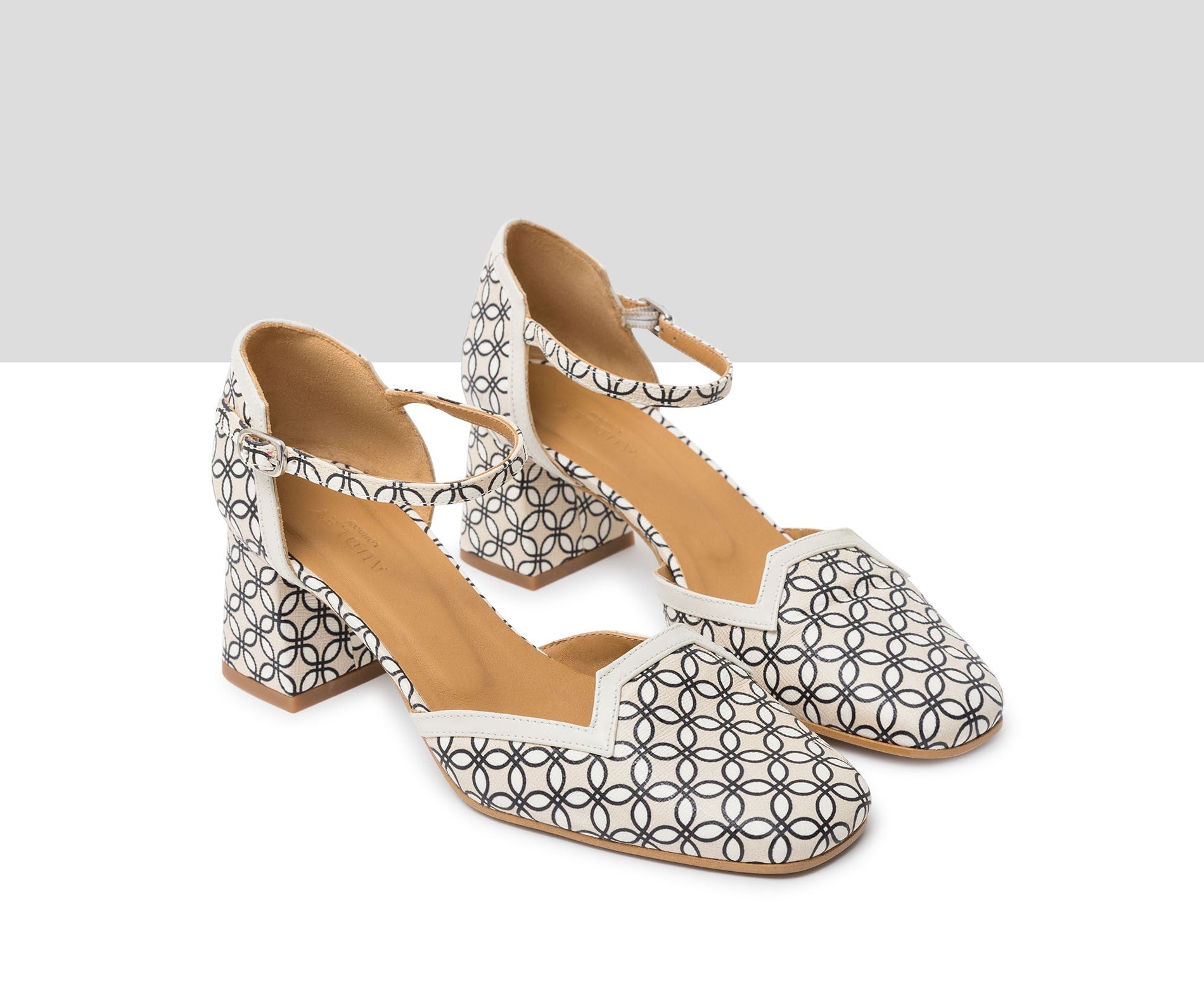 Zapato de mujer en piel con tacón medio. Janita