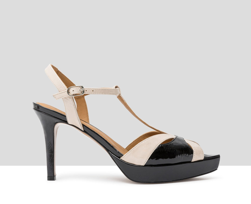 Women's leather sandal with a high heel. Junia