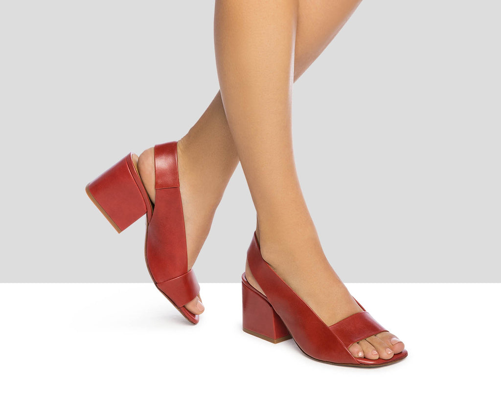 Women's leather sandal with a medium heel. Julia