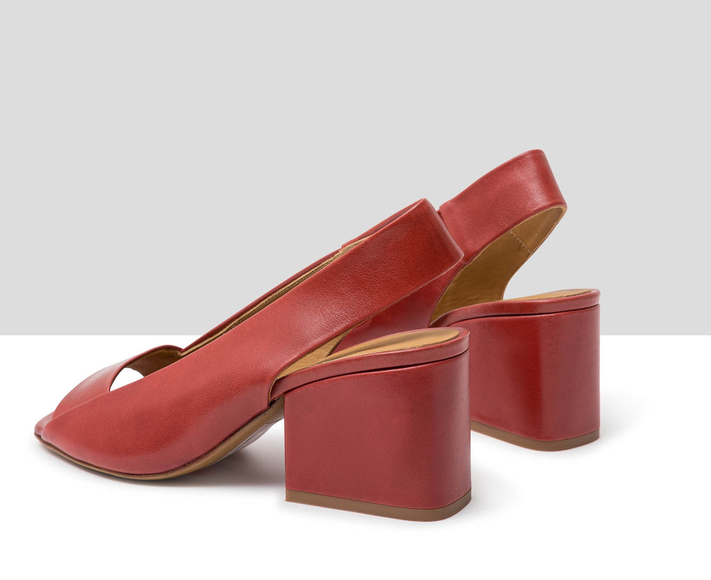 Women's leather sandal with a medium heel. Julia