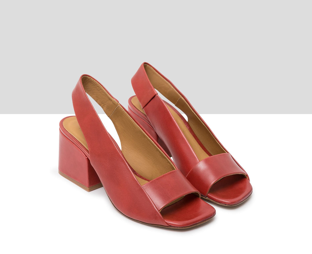 Women's leather sandal with a medium heel. Julia