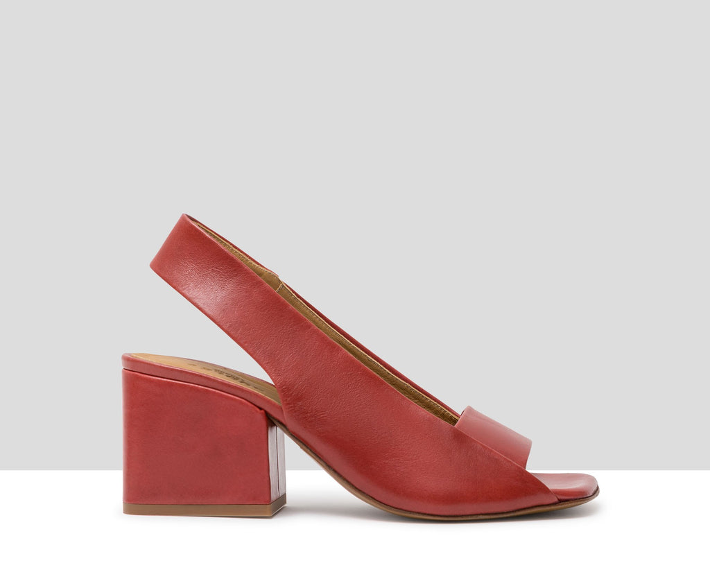 Women's leather sandal with a medium heel. Julia