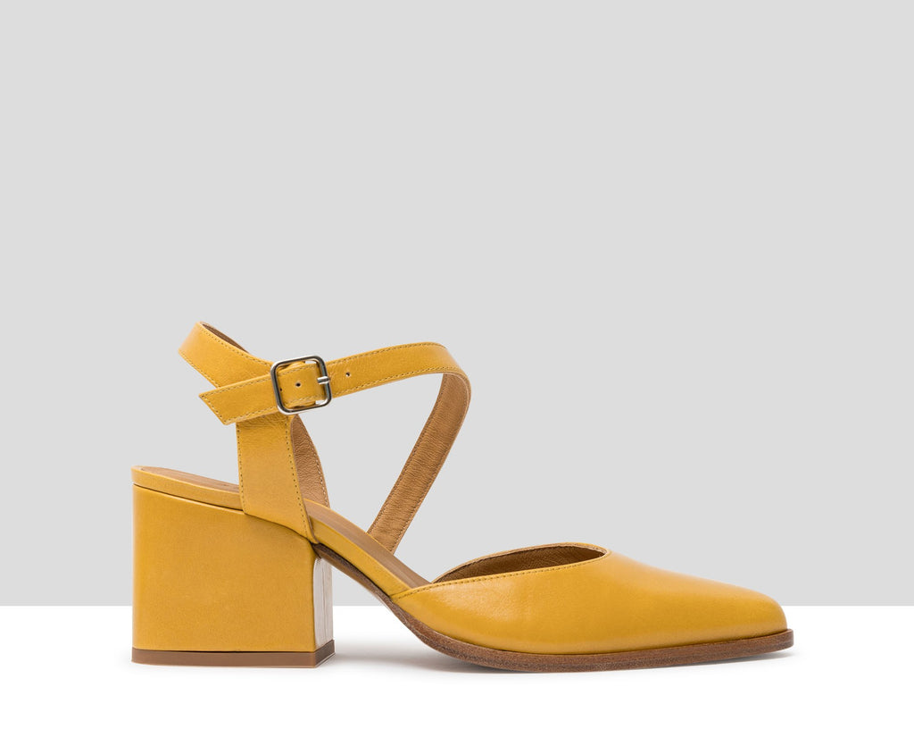 Women's leather shoe with a medium heel. Joby