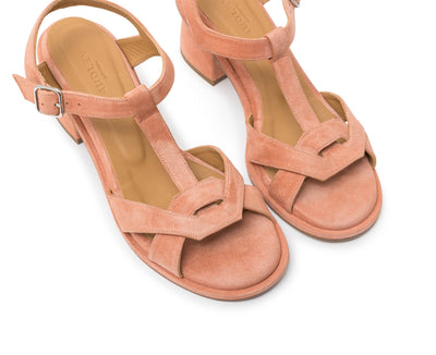Women's leather sandal with a medium heel. Judith