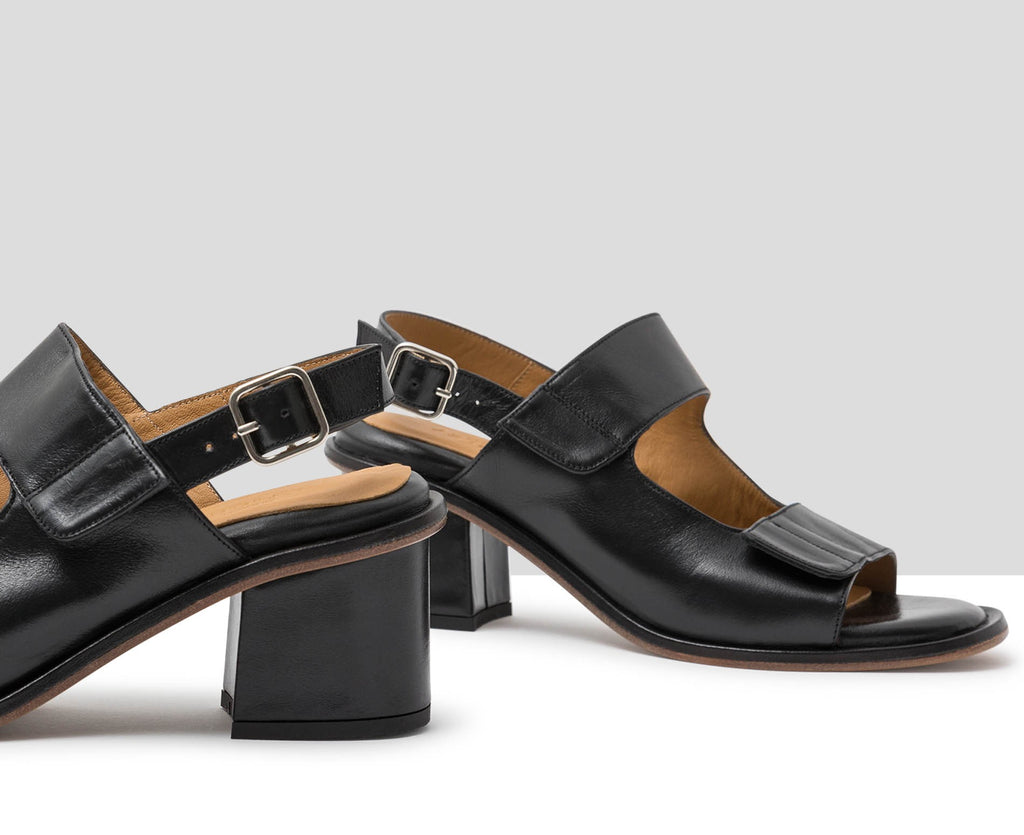 Women's leather sandal with a medium heel. Jessie