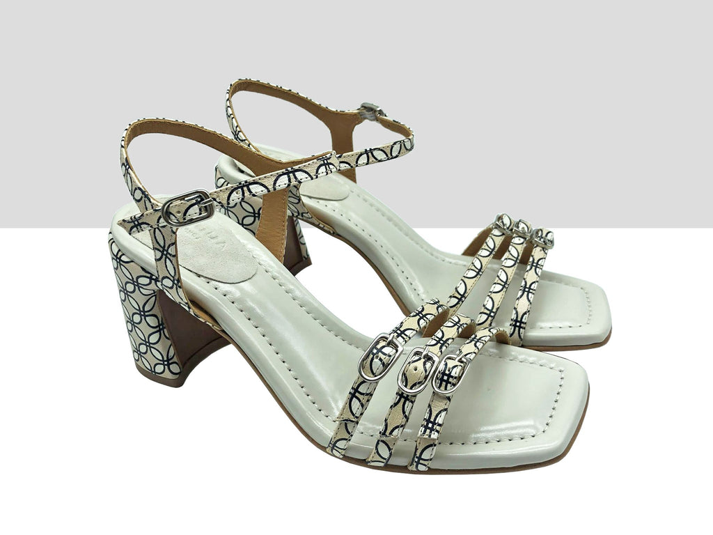 Sandalia de mujer en piel con tacón alto. Joy