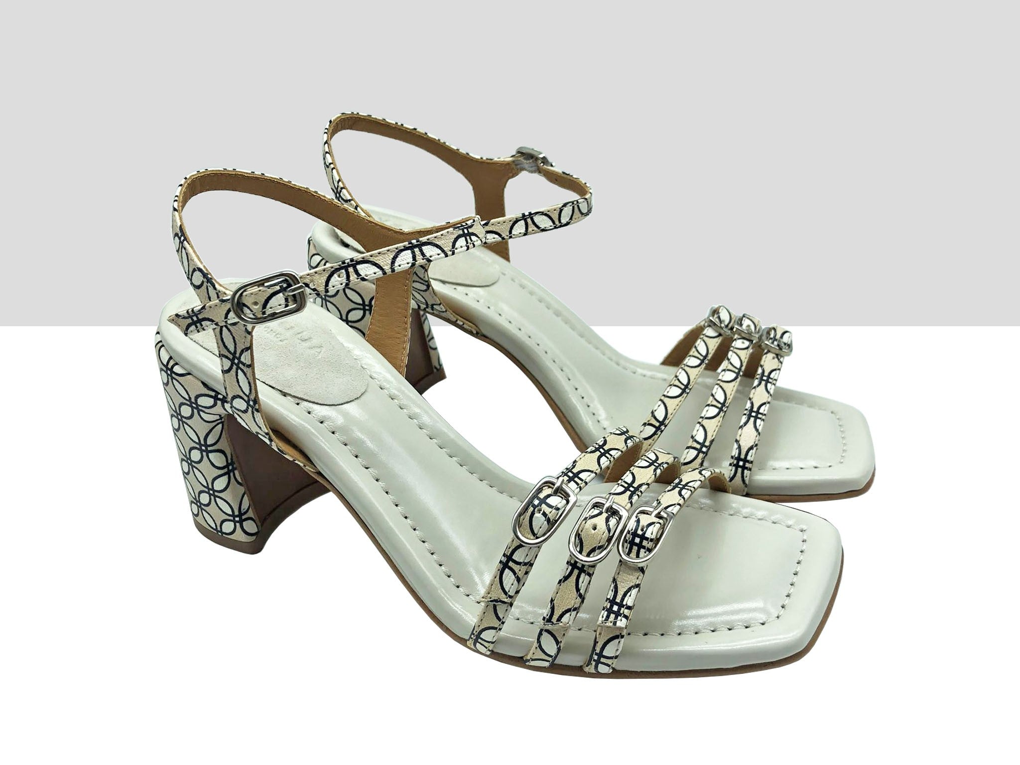 Sandalia de mujer en piel con tacón alto. Joy