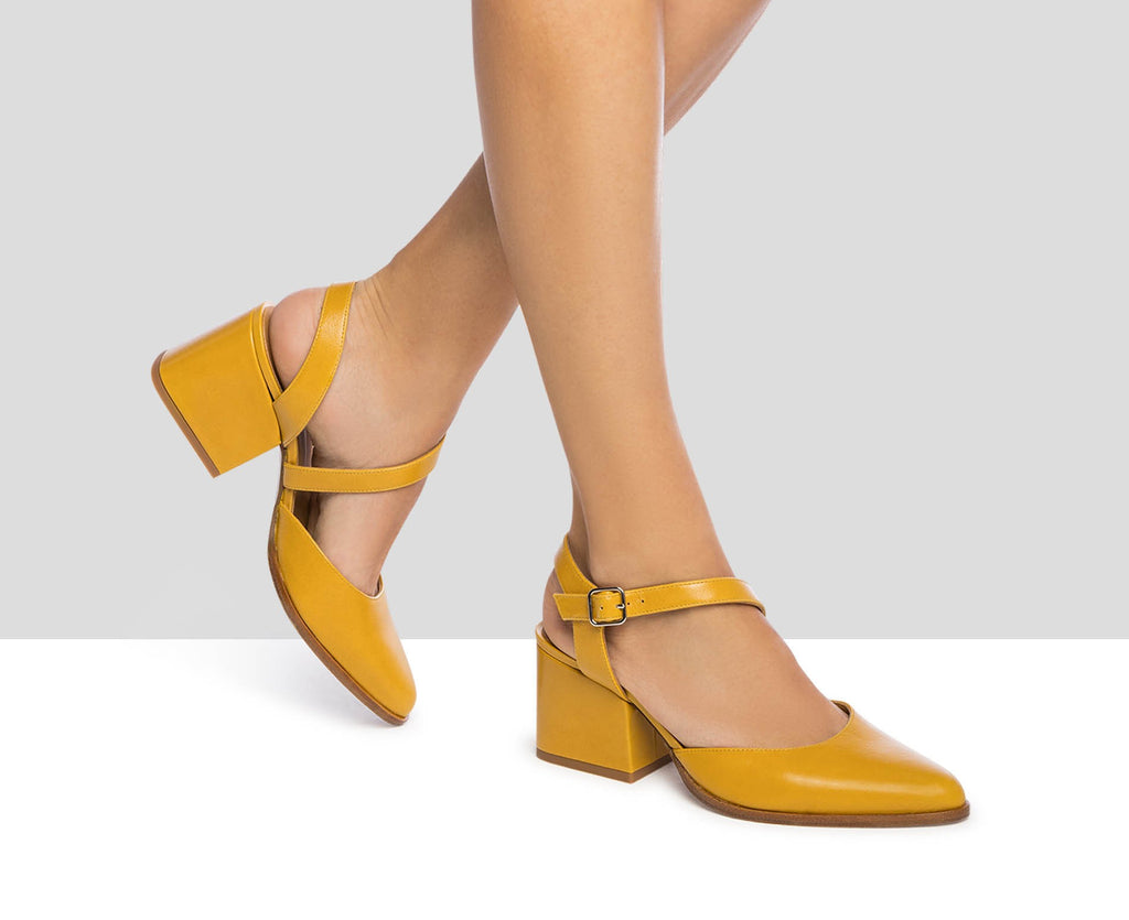 Women's leather shoe with a medium heel. Joby