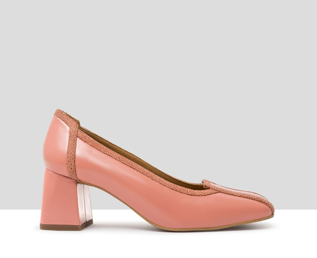 Zapato de mujer en piel con tacón medio. Janel