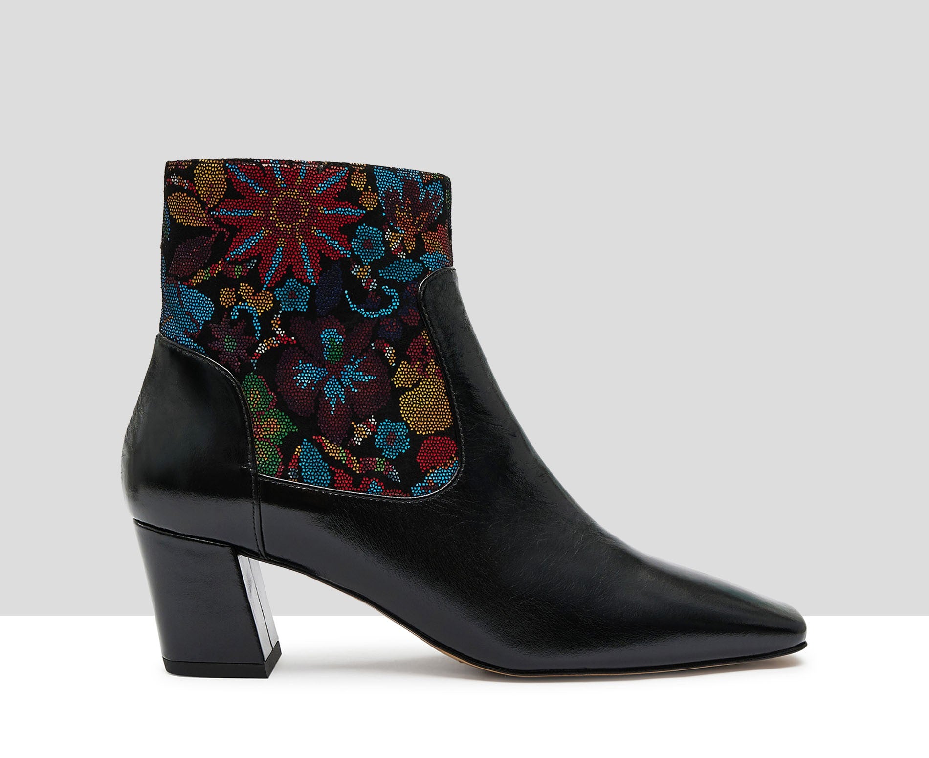 Botín de mujer en piel con tacón medio. Kenza