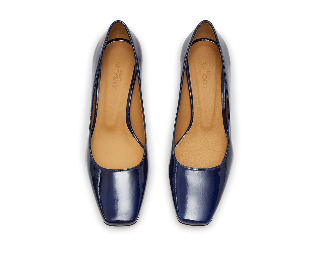 Zapato de mujer en piel con tacón medio. Kristal