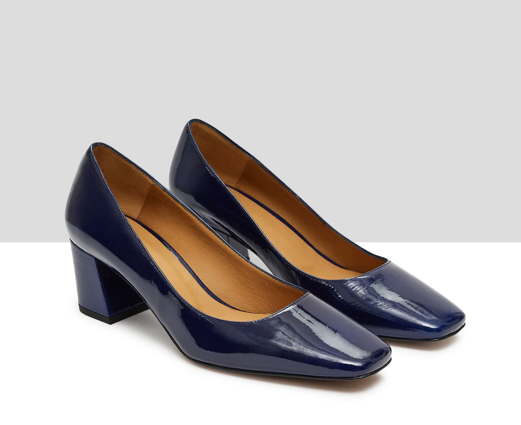 Zapato de mujer en piel con tacón medio. Kristal