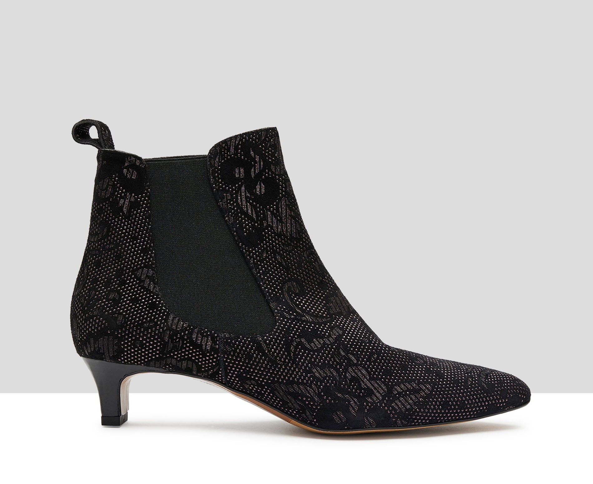 Botín de mujer en piel con tacón bajo. Keira