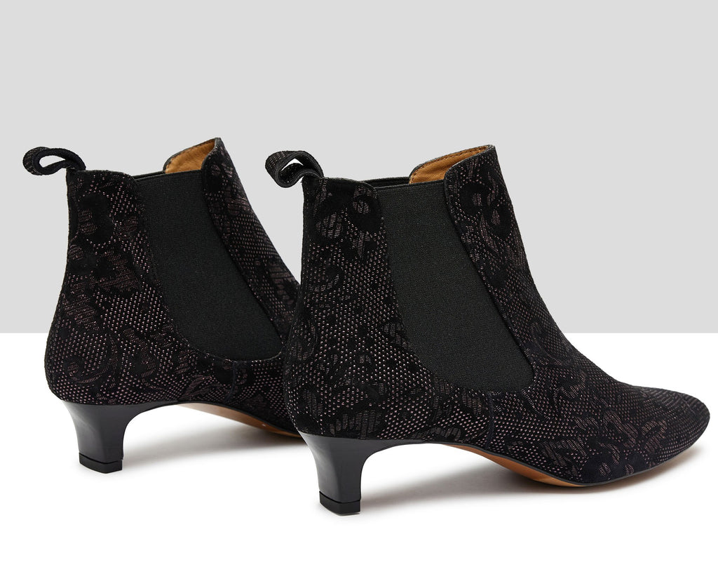 Botín de mujer en piel con tacón bajo. Keira