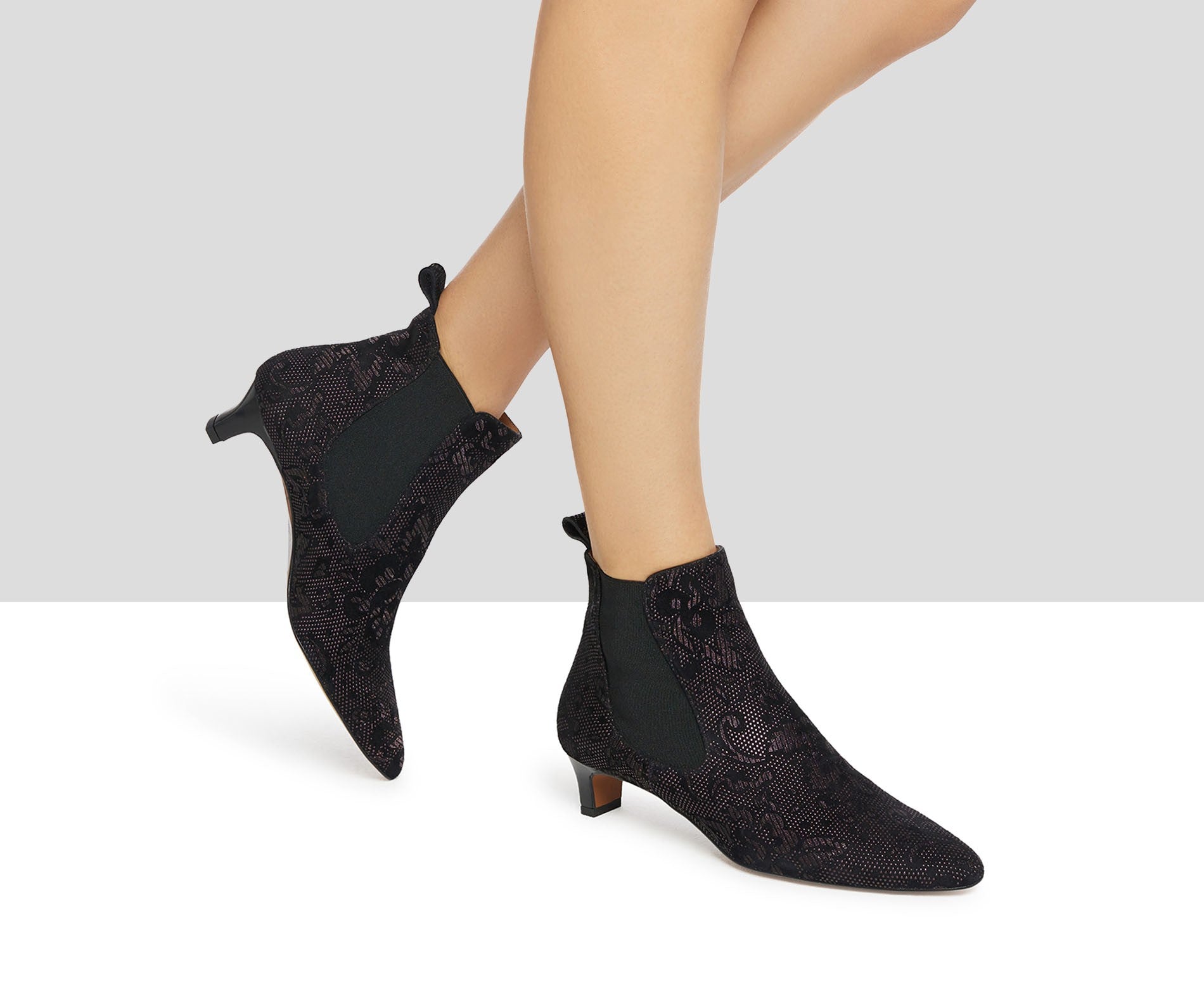 Botín de mujer en piel con tacón bajo. Keira