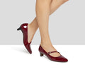 Women's leather shoe with a low heel. Kesia