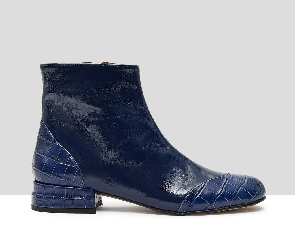 Women's leather ankle boots with a low heel. Kumar