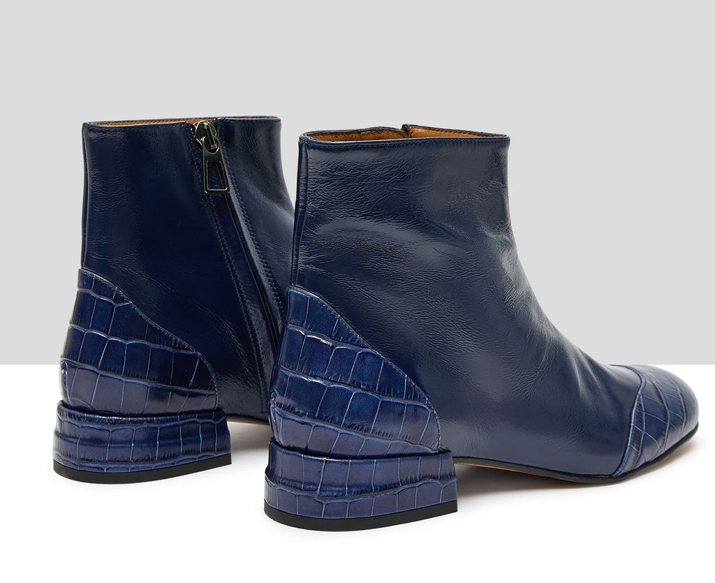 Women's leather ankle boots with a low heel. Kumar