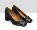Women's leather shoe with a medium heel. Karol
