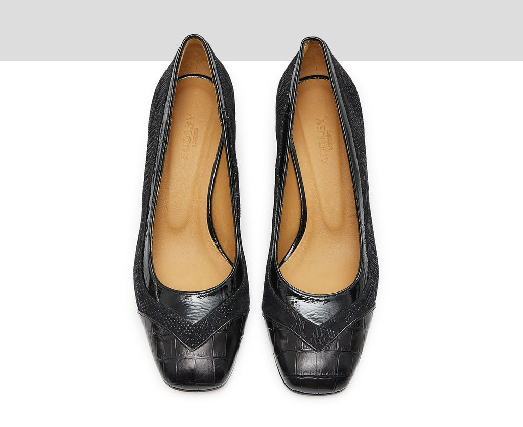 Women's leather shoe with a medium heel. Karol