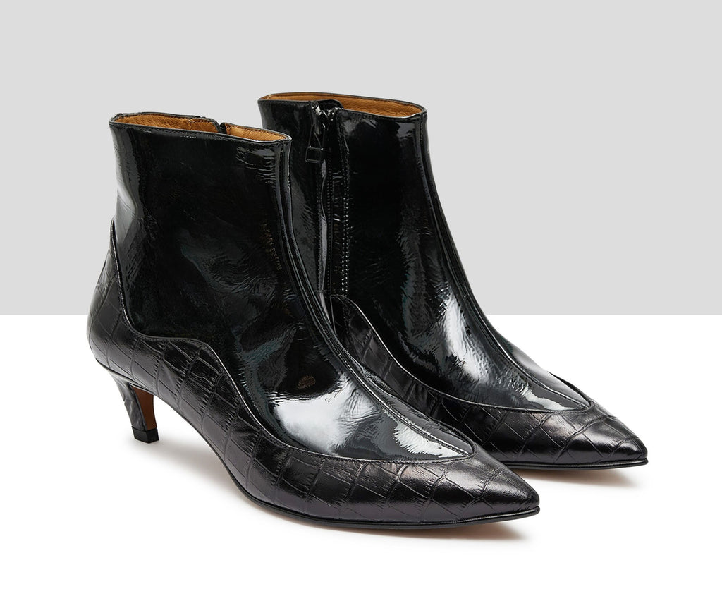 Botín de mujer en piel con tacón bajo. Kiraz