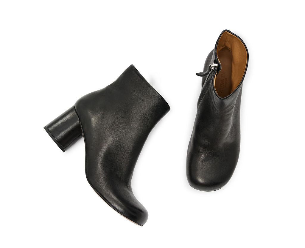 Botín de mujer en piel con tacón medio. Kina