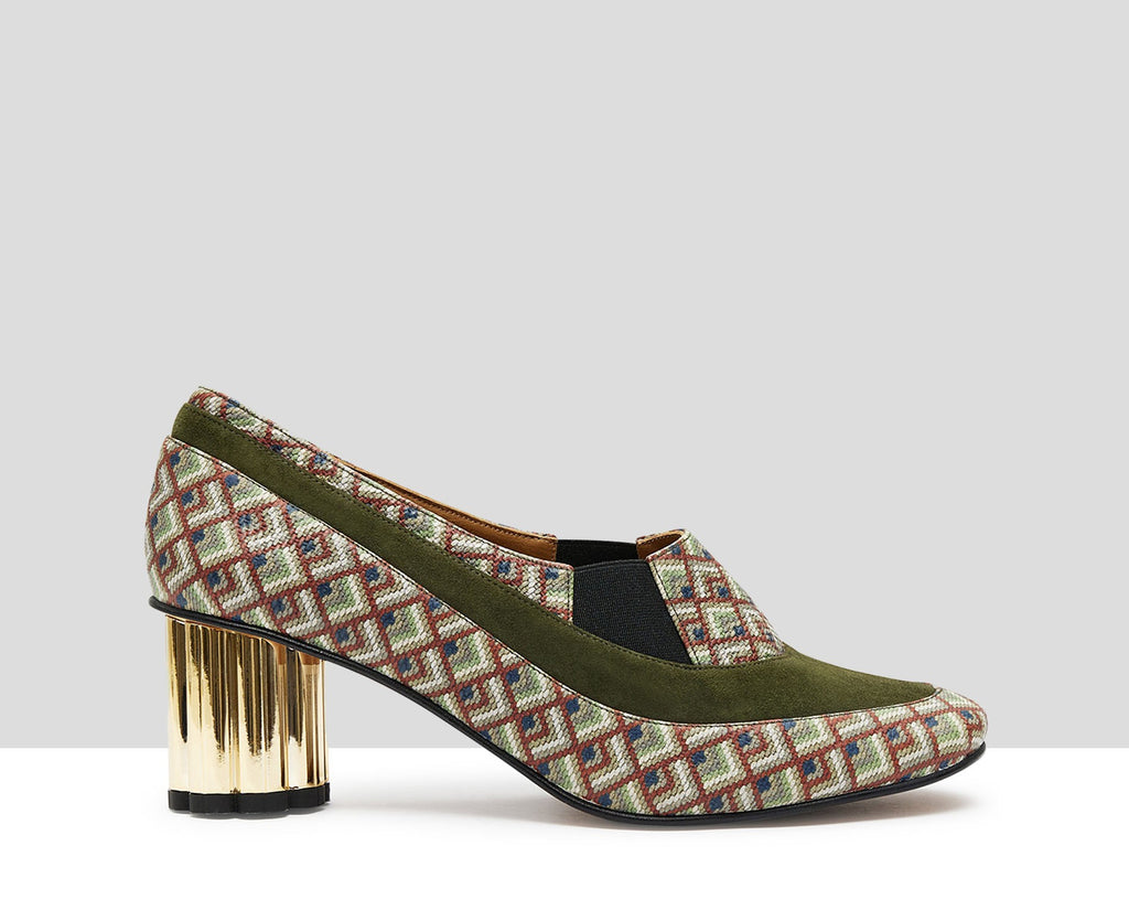 Zapato de mujer en piel con tacón medio. Kuka