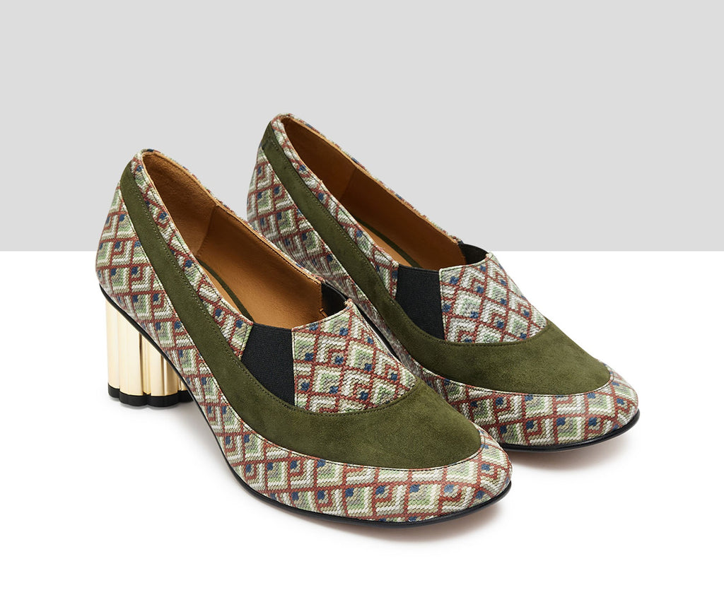 Zapato de mujer en piel con tacón medio. Kuka