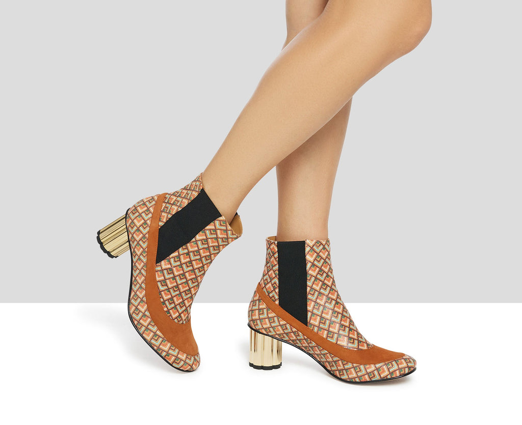 Stivaletti da donna in pelle con tacco medio. Konnie