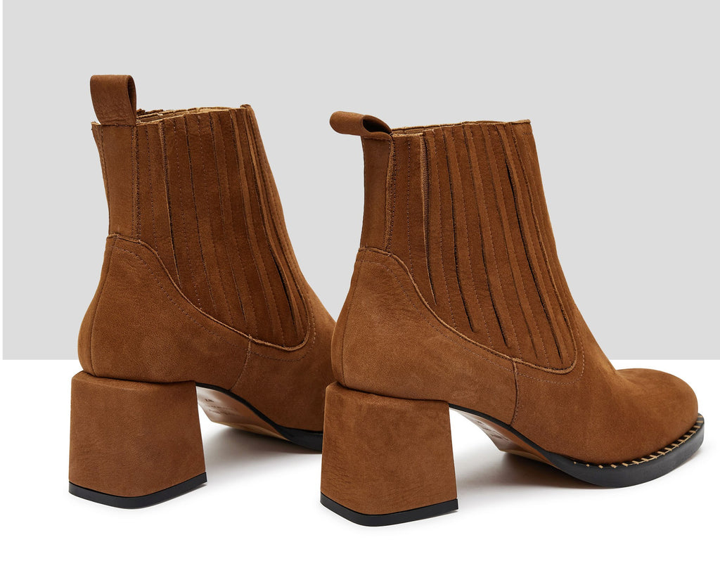 Botín de mujer en piel con tacón medio. Kylan