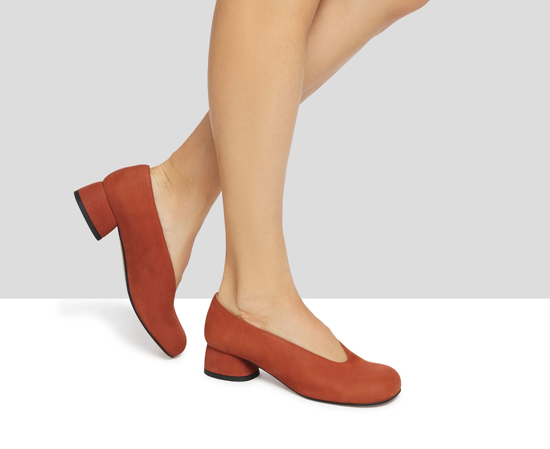 Women's leather shoe with a low heel. Kamelia