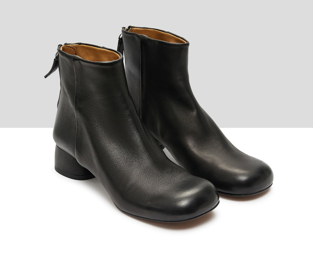 Stivaletti da donna in pelle con tacco basso. Kath