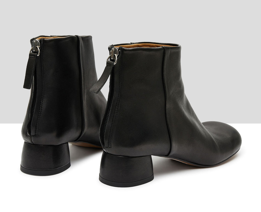 Stivaletti da donna in pelle con tacco basso. Kath