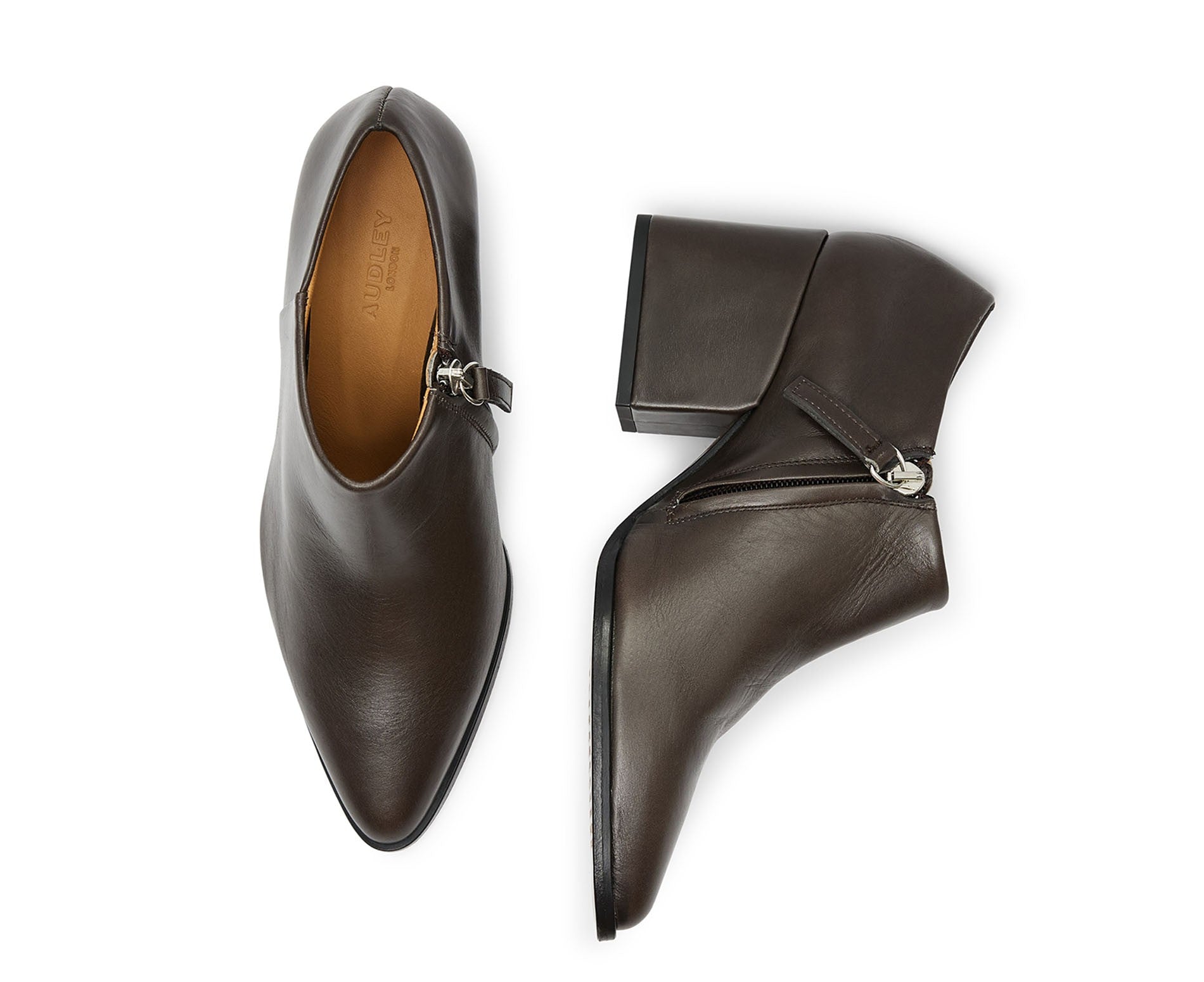 Zapato de mujer en piel con tacón medio. Katja