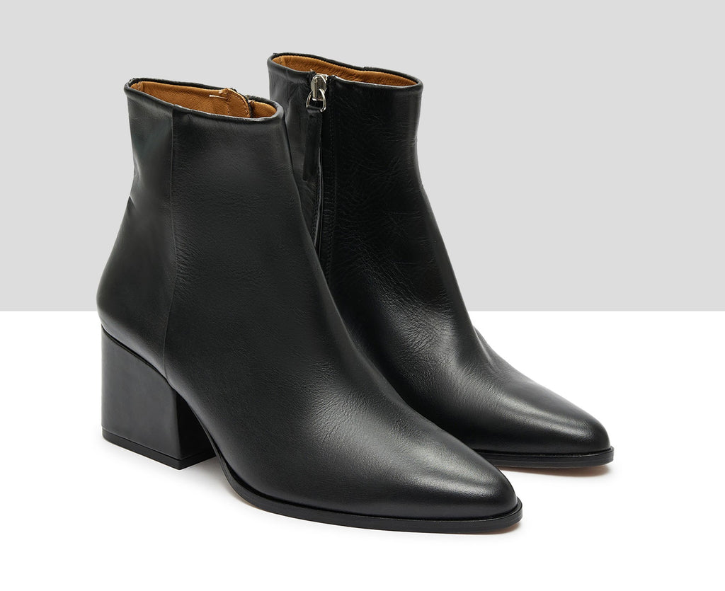 Botín de mujer en piel con tacón medio. Kiona