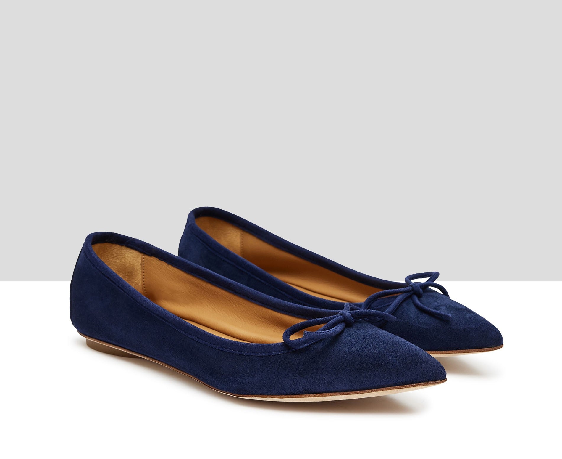 Women's leather shoe with a low heel. Kliber