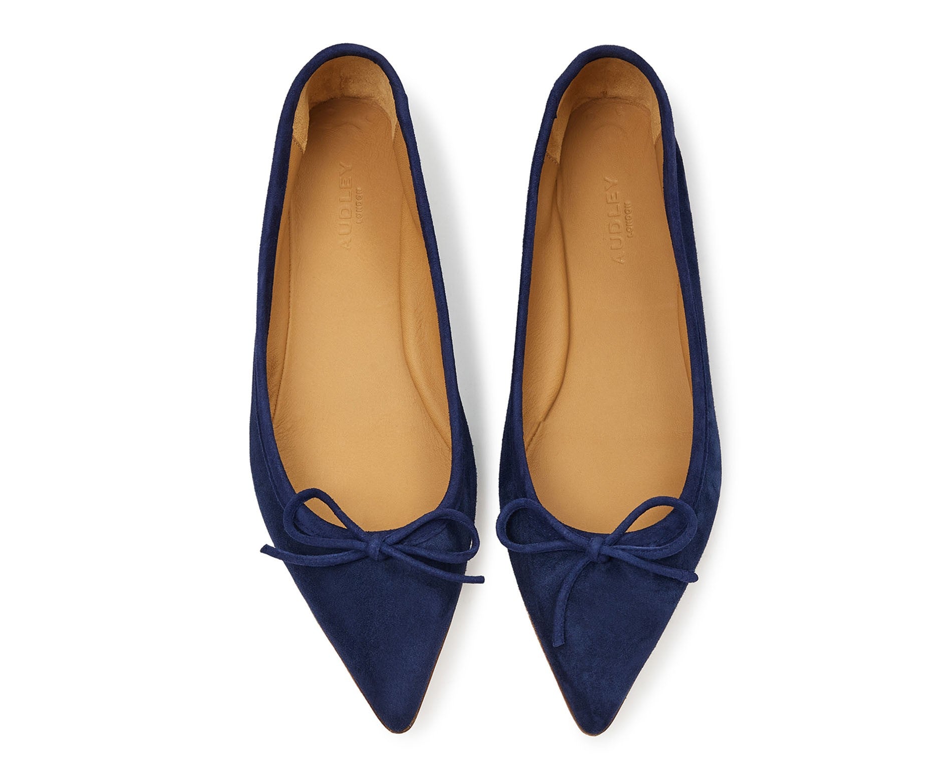 Women's leather shoe with a low heel. Kliber