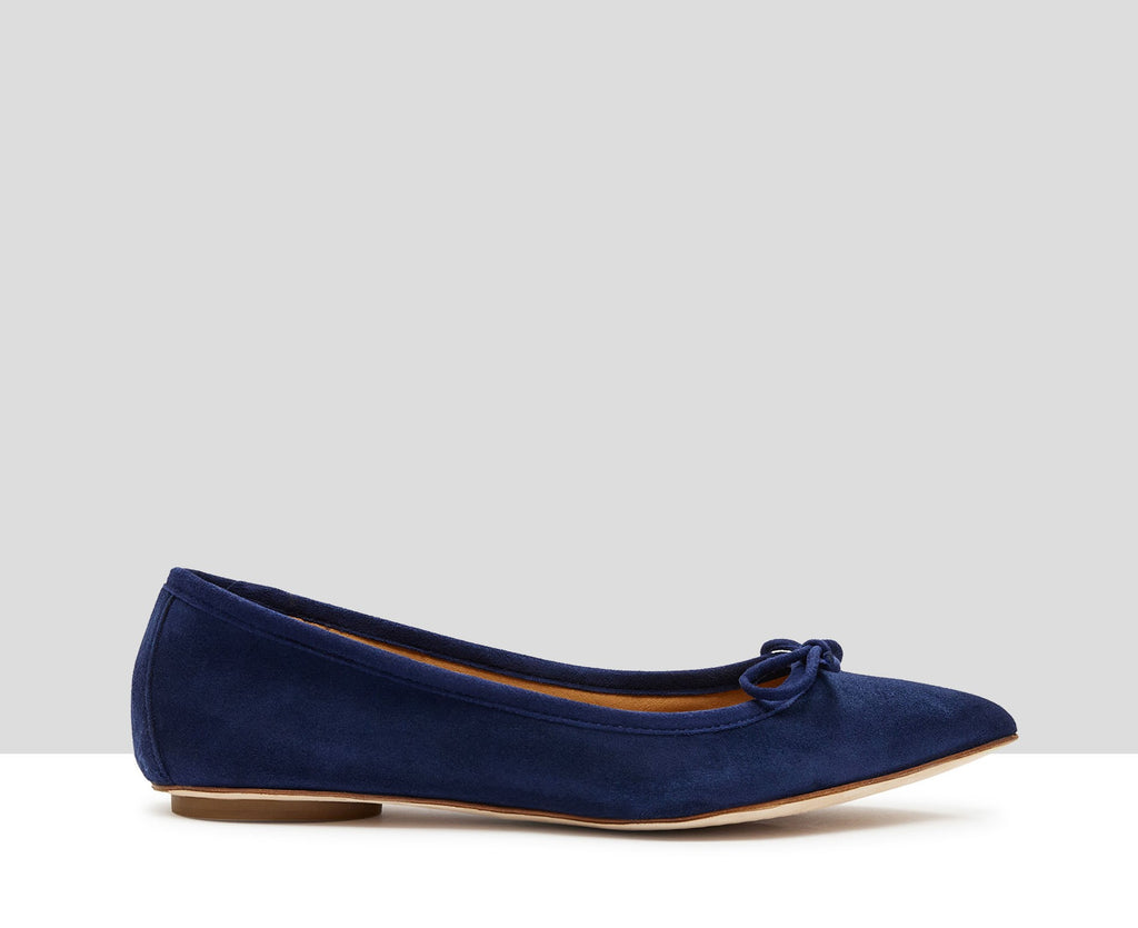 Women's leather shoe with a low heel. Kliber