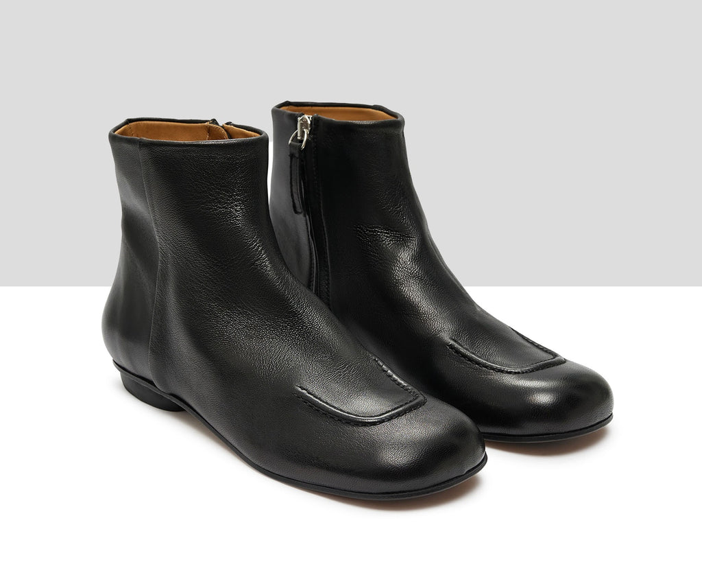 Botín de mujer en piel con tacón bajo. Keiko