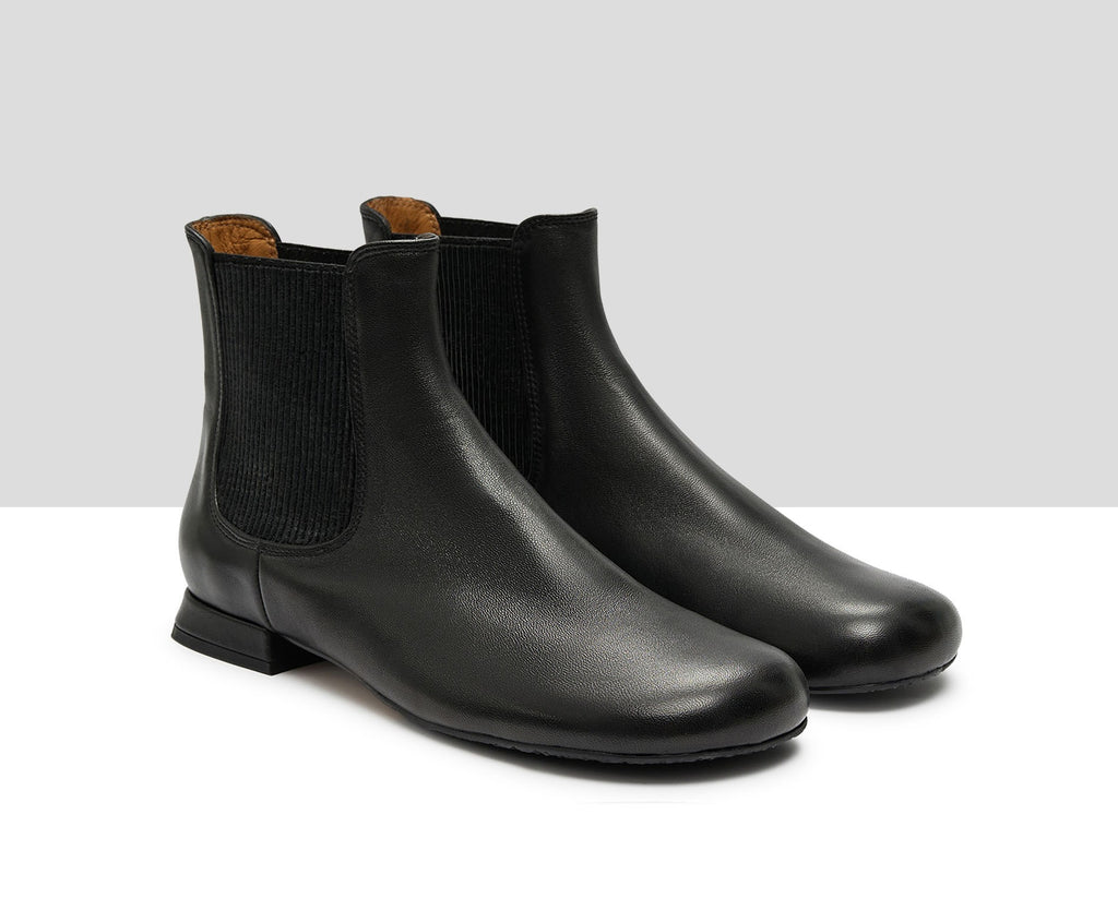 Botín de mujer en piel con tacón bajo. Kelly